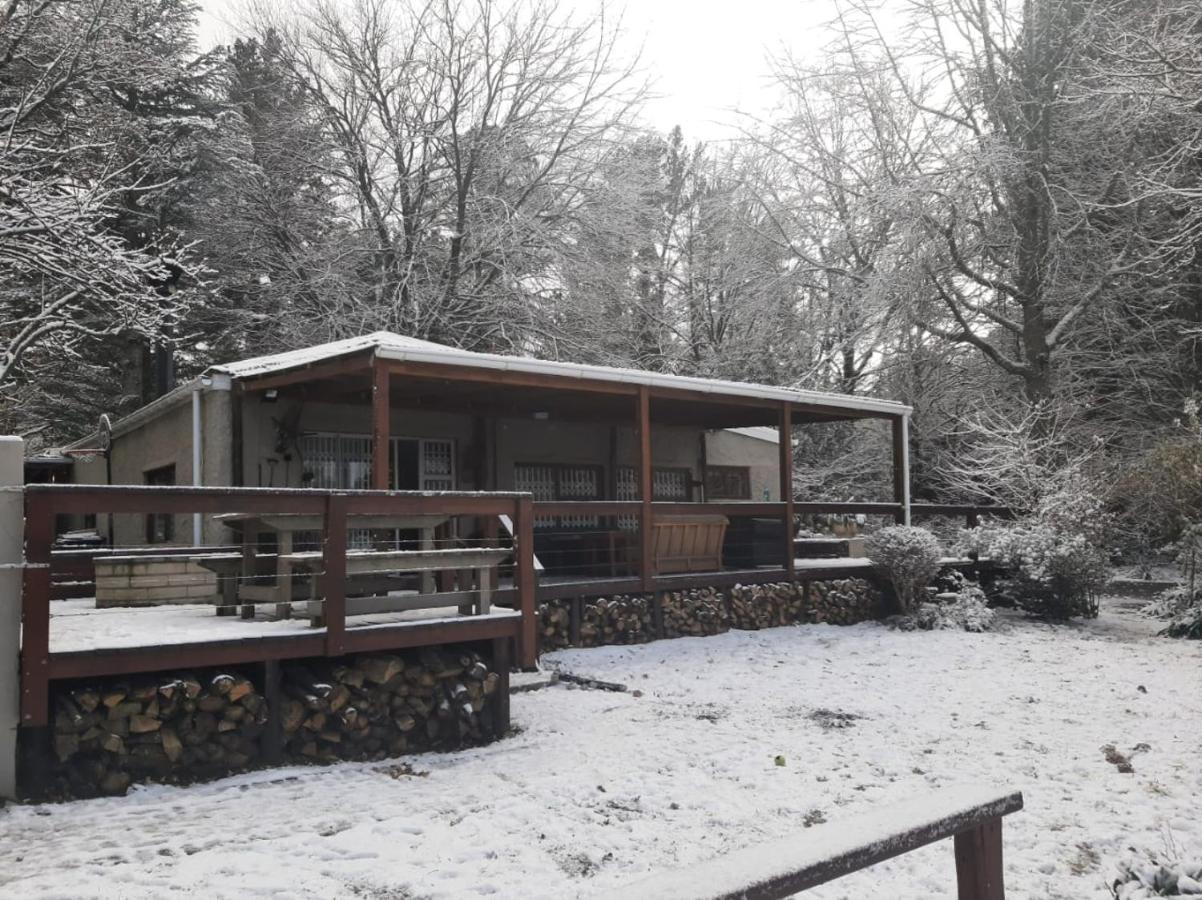 Camroshell Hotel Hogsback Buitenkant foto