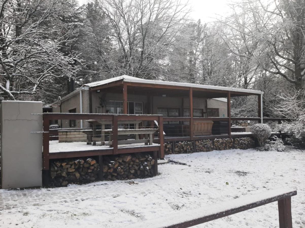 Camroshell Hotel Hogsback Buitenkant foto